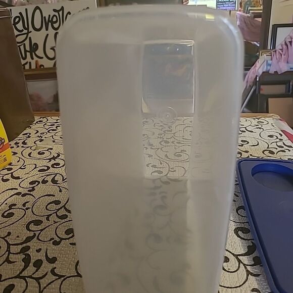 Tupperware Cereal Dispenser - Picture 7 of 8